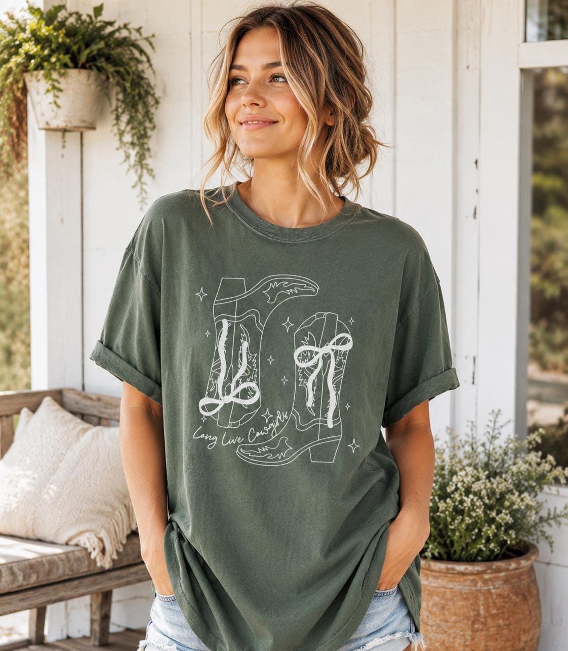 Long Live Cowgirls Shirt Comfort Colors, Trendy Women's Tshirt, Country Music Shirt, Western Cowboy Tee, Cowgirl Boots Shirt, Concert Tee