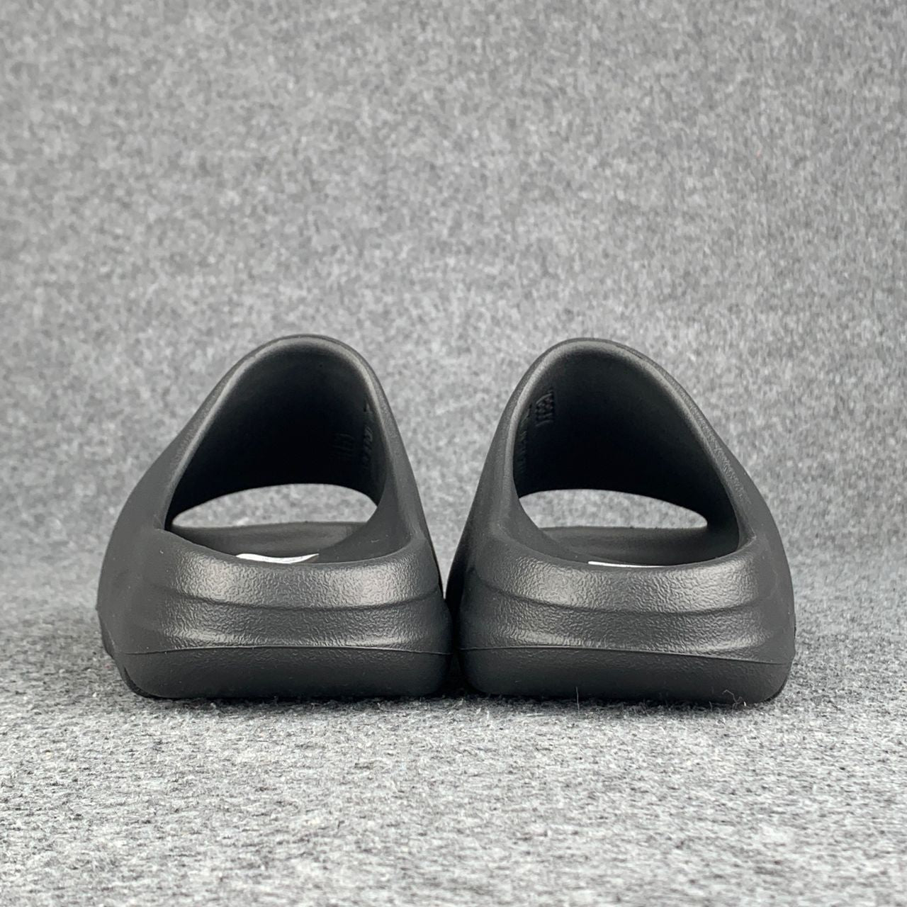Yeezy Slides 'Onyx'